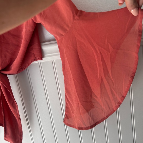 🍑 Wild Honey Coral Tie-Front Bell Sleeve Crop Top – Size Medium - Picture 5 of 7